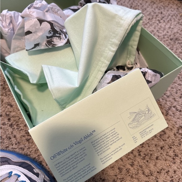 Off white sneakers - Picture 6 of 15